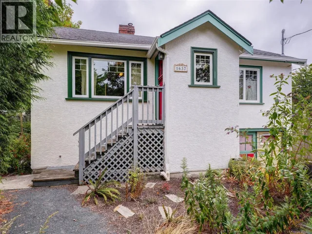 1637 McRae Ave, Saanich, British Columbia V8P1H2