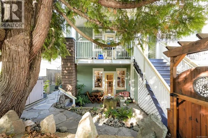1 2116 Richmond Rd, Victoria, British Columbia V8R4C4