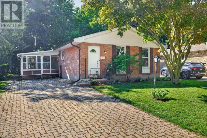 15 CARMEN CRESCENT, London North (North H), Ontario N5X2B4