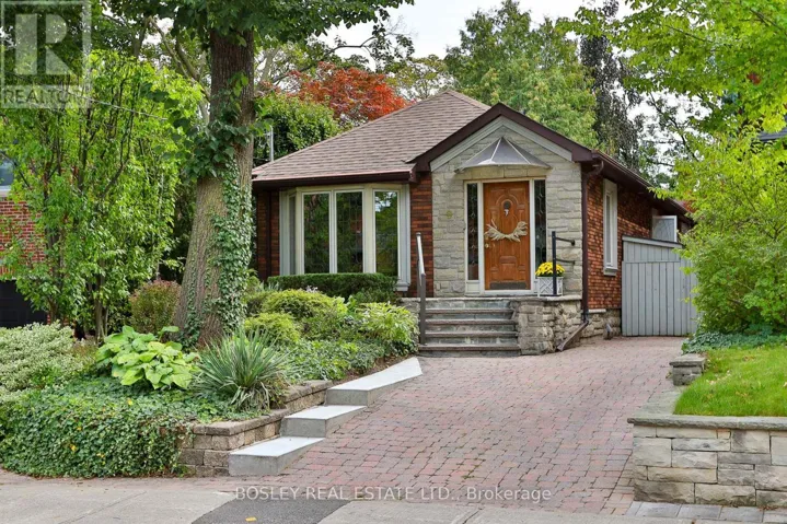 9 CAMERON CRESCENT, Toronto (Leaside), Ontario M4G1Z7