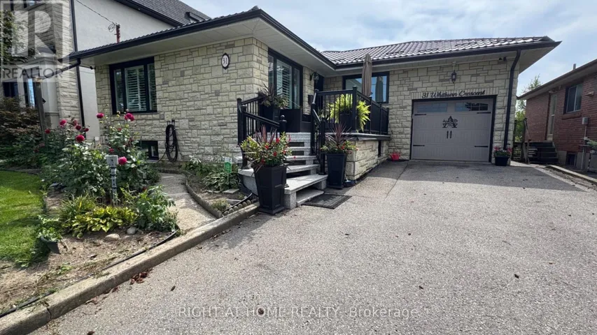 LOWER LEVEL - 31 WHITBURN CRESCENT, Toronto (Downsview-Roding-CFB), Ontario M3M2S3