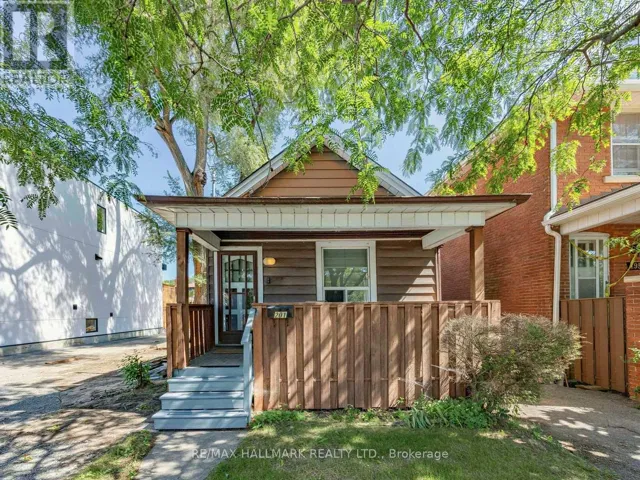 201 LINSMORE CRESCENT, Toronto (Danforth Village-East York), Ontario M4J4L5