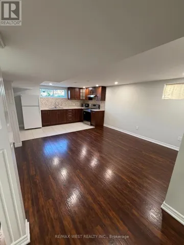 15 MACLEOD STREET, Toronto (Maple Leaf), Ontario M6L2M7