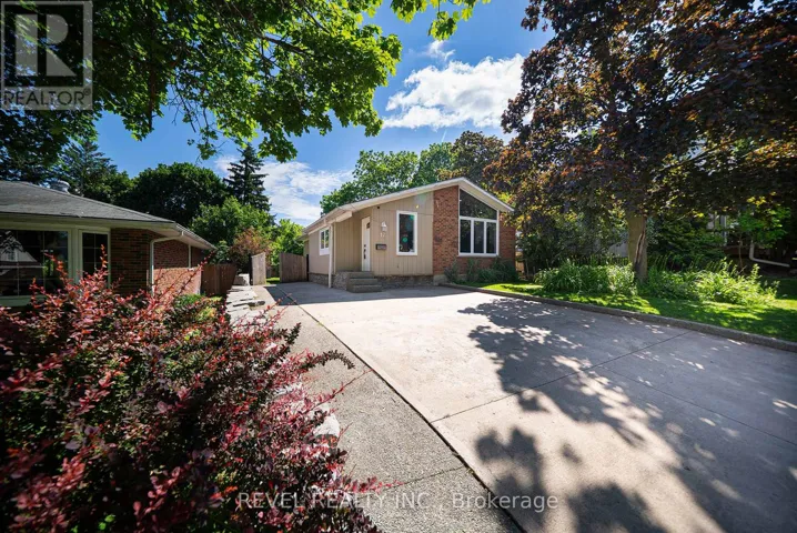 17 FLYNN AVENUE, Cambridge, Ontario N3C2T8