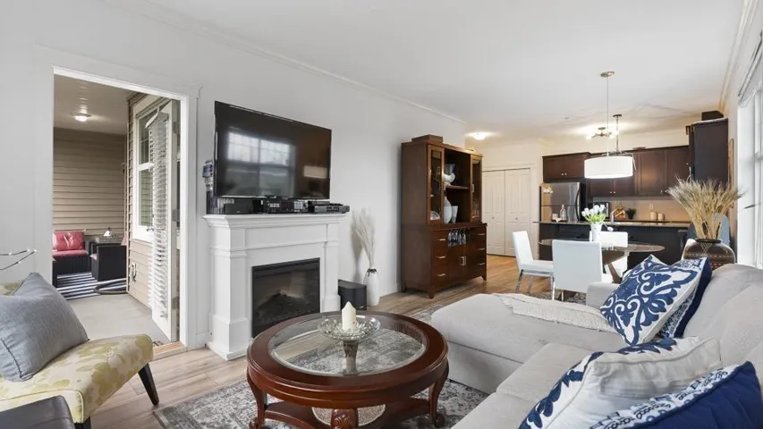 213 17712 57A AVENUE, Surrey, British Columbia V3S1J1