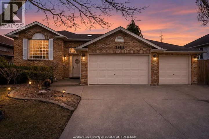 3888 ARISTOTLE CRESCENT, Windsor, Ontario N9G2N9