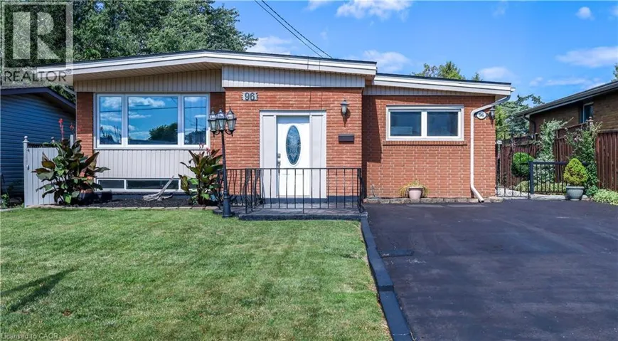 96 FIELDING Crescent, Hamilton, Ontario L8V2P5