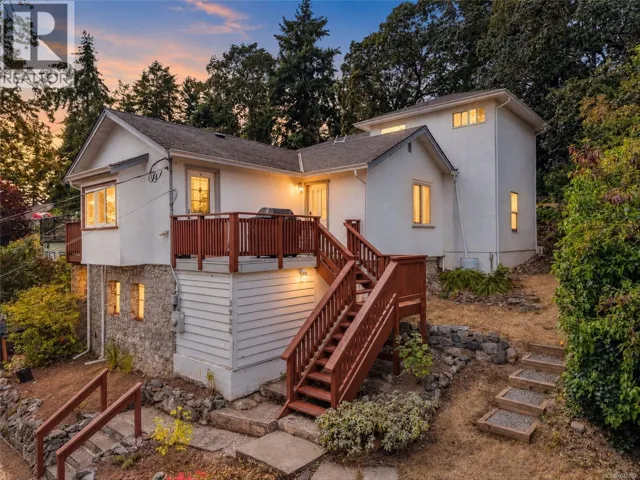 3938 Wilkinson Rd, Saanich, British Columbia V8Z5A2