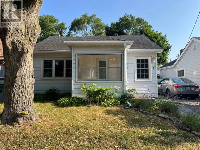 7 THIRD AVENUE, Kingston (East of Sir John A. Blvd), Ontario K7K2J4