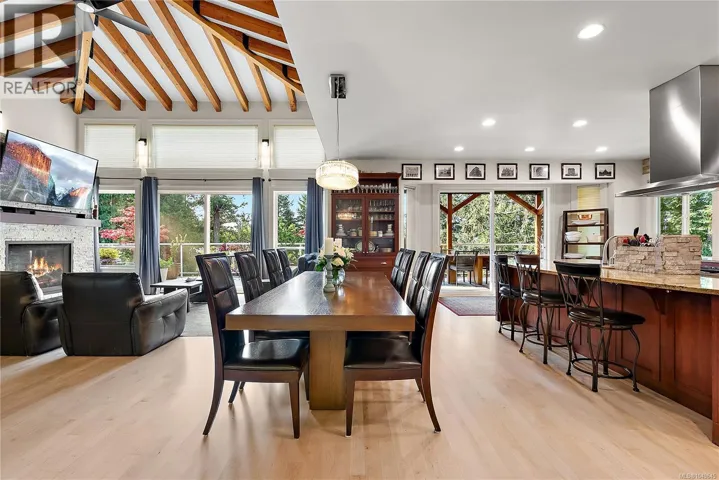 1205 Hillgrove Rd, North Saanich, British Columbia V8L5K7