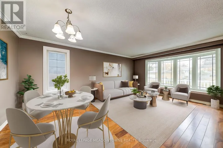8 MIDHURST DRIVE, Toronto (West Humber-Clairville), Ontario M9V1Z7