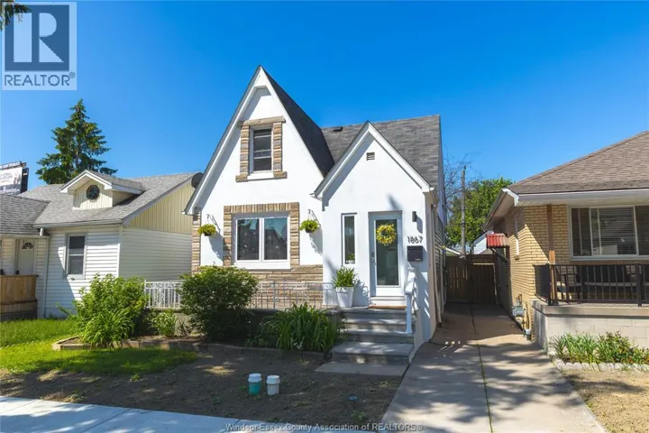 1867 ST. LUKE, Windsor, Ontario N8W3W8