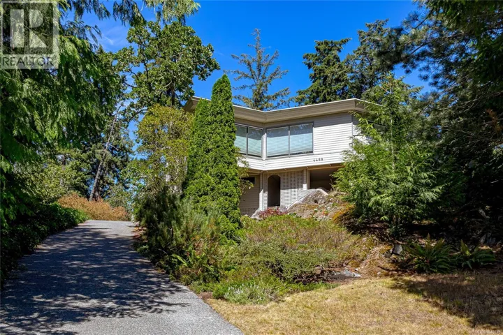 4468 Autumnwood Lane, Saanich, British Columbia V8X4V8