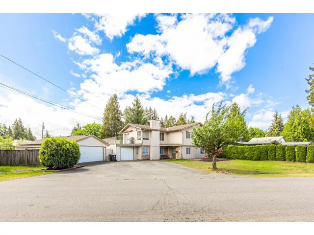 20554 43A AVENUE, Langley, British Columbia V3A3C8