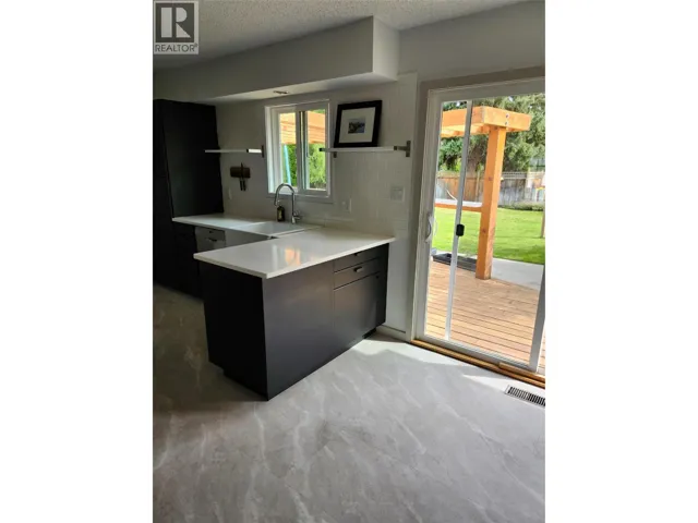 12261 Saunders Crescent, Summerland, British Columbia V0H1Z9
