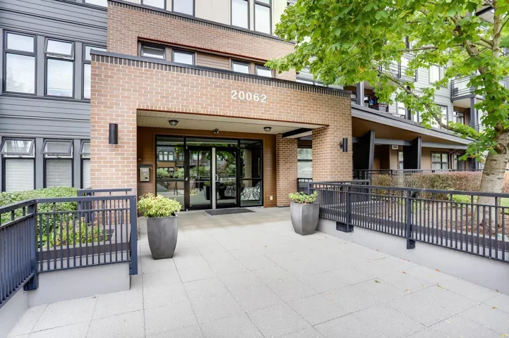 408 20062 FRASER HIGHWAY, Langley, British Columbia V3A0E6