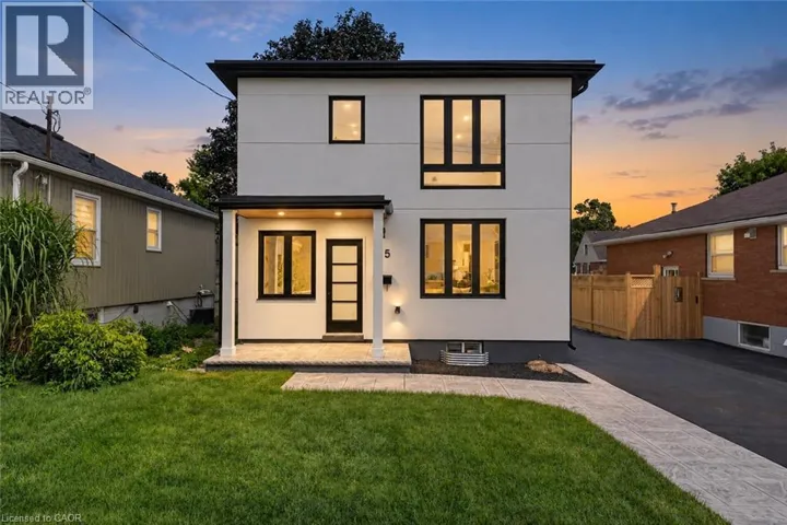 325 QUEENSDALE Avenue E, Hamilton, Ontario L9A1L5
