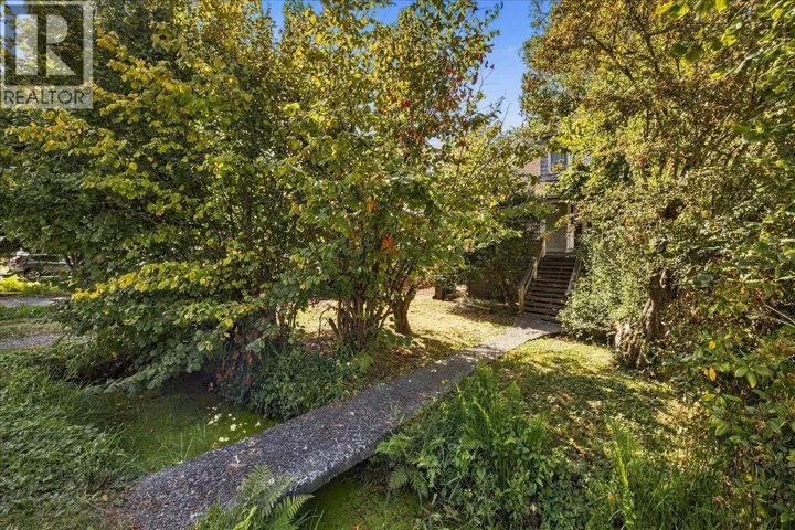 242 N BOYNE STREET, New Westminster, British Columbia V3M5J8