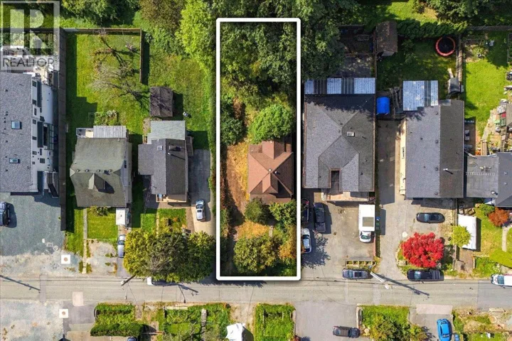 242 N BOYNE STREET, New Westminster, British Columbia V3M5J8