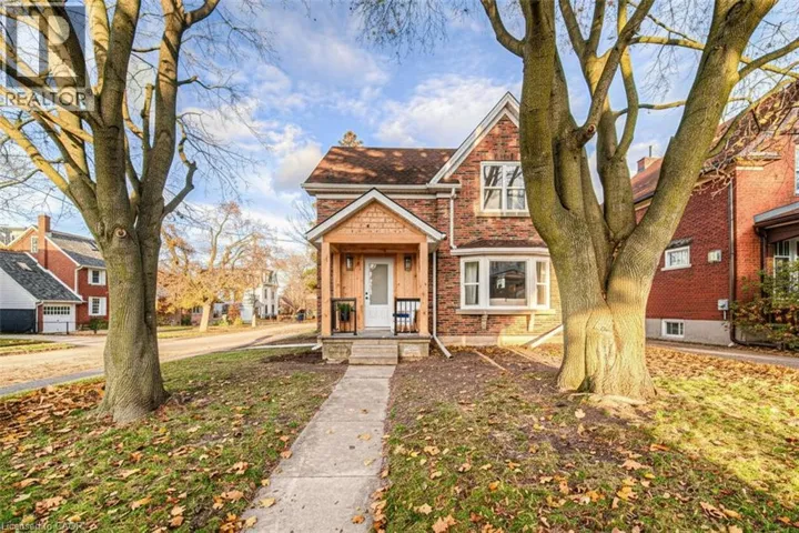 30 DUNBAR Road S, Waterloo, Ontario N2L2E3
