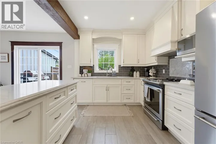 394 CHARLTON Avenue W, Hamilton, Ontario L8P2E7