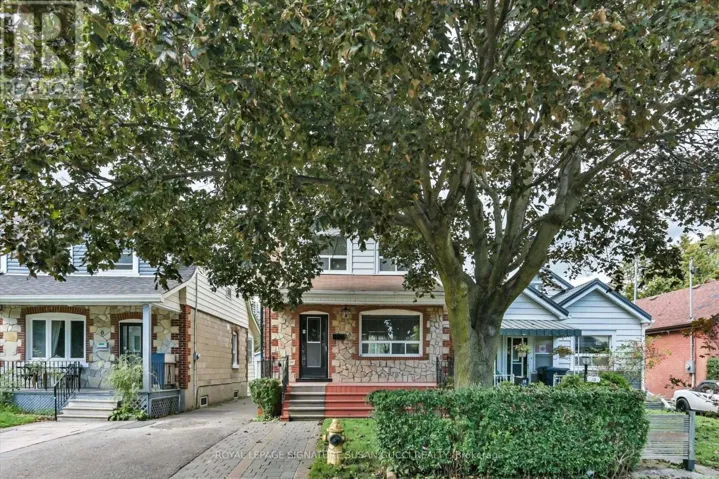 8 SUTHERLAND AVENUE, Toronto (Crescent Town), Ontario M4C1R9