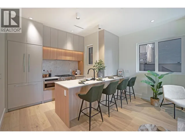 1 3315 W 10TH STREET, Vancouver, British Columbia V6R2E5