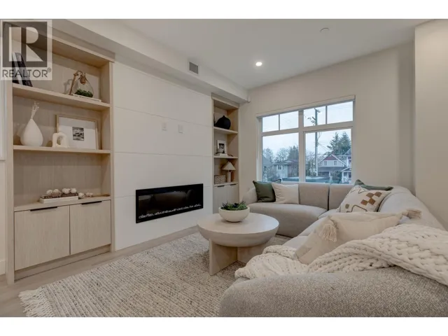 339 KEARY STREET, New Westminster, British Columbia V3L3L2