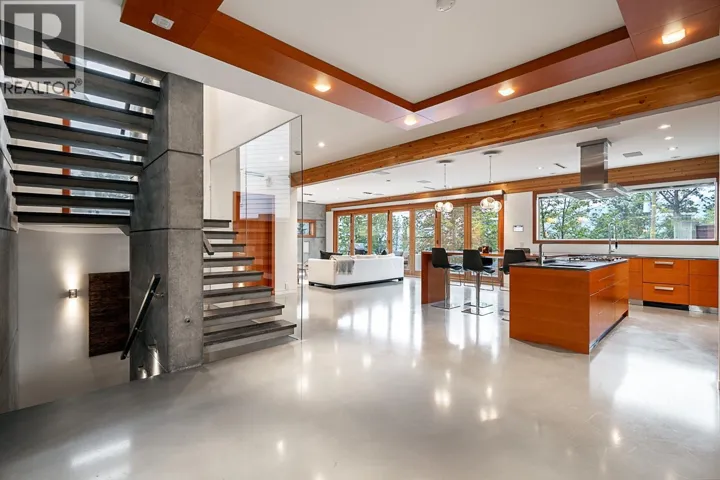 7317 BARNET ROAD, Burnaby, British Columbia V5A1E5