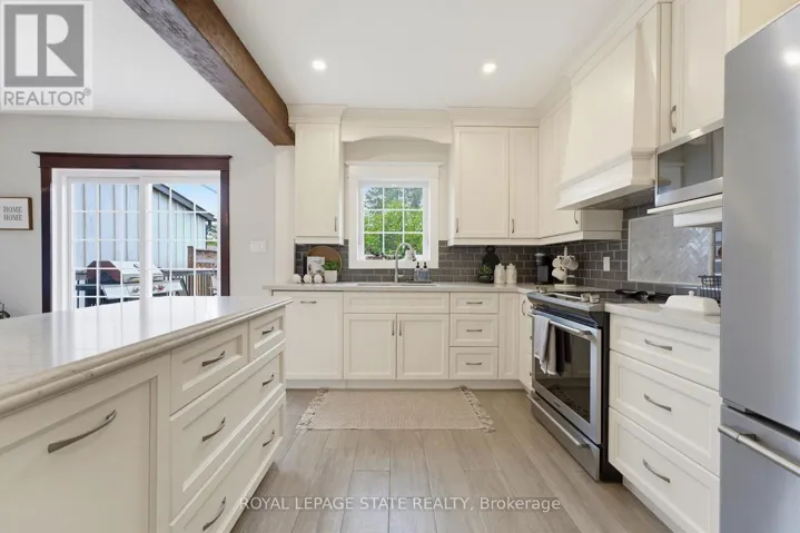394 CHARLTON AVENUE W, Hamilton (Kirkendall), Ontario L8P2E7