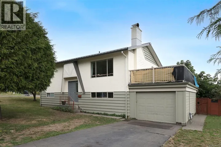 170 Stewart St, Comox, British Columbia V9M2T8