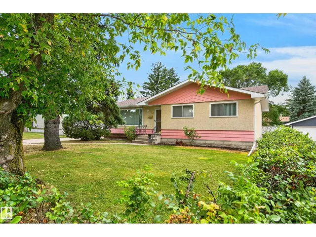 28 PEACOCK DR, Sherwood Park, Alberta T8A0A9