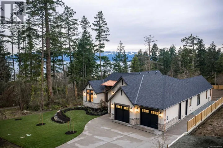 10600 Derrick Rd, North Saanich, British Columbia V8L5M8