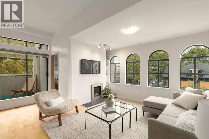 301 700 E PENDER STREET, Vancouver, British Columbia V6A1V7