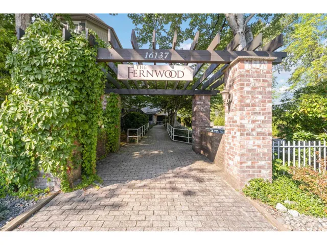 105 16137 83 AVENUE, Surrey, British Columbia V4N0N1