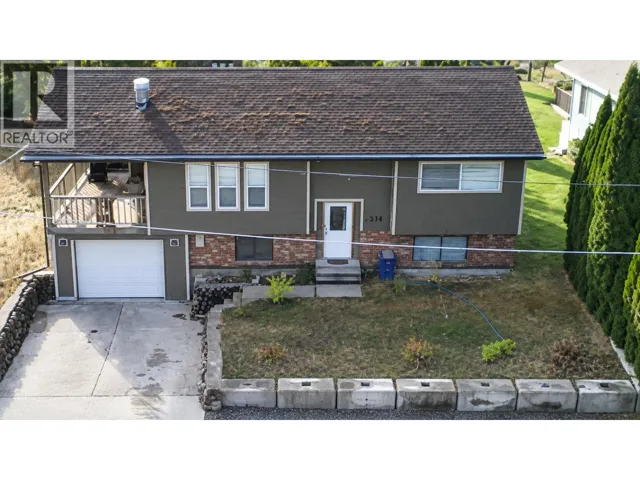 218 10TH Avenue NW, Nakusp, British Columbia V0G1R0