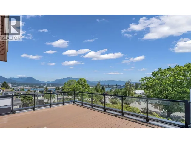 3 2893 ETON STREET, Vancouver, British Columbia V5K1K4