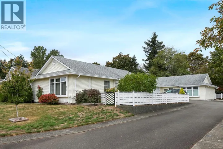 A 811 Park Pl, Courtenay, British Columbia V9N8N1