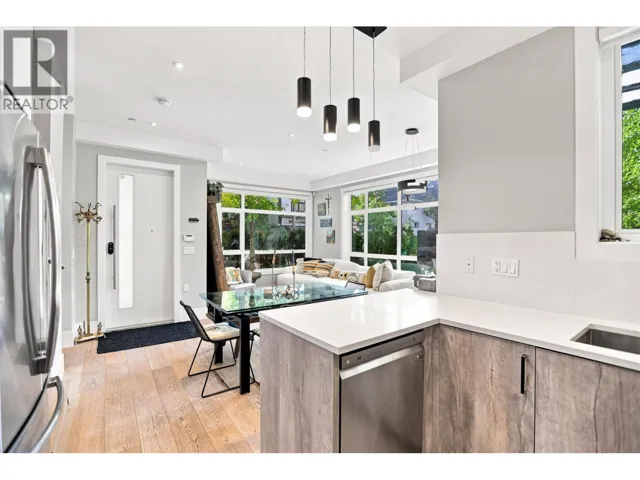 1185 VICTORIA DRIVE, Vancouver, British Columbia V5L4G4