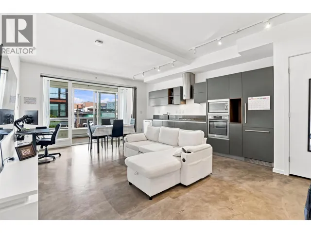 209 133 E 8TH AVENUE, Vancouver, British Columbia V5T1R8