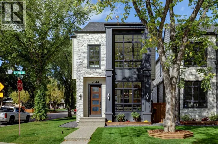 2044 56 Avenue SW, Calgary, Alberta T3E1M8