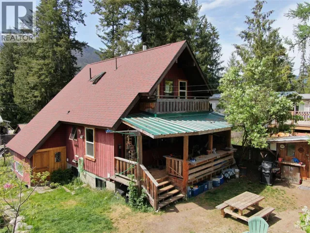 1013 Slocan Street, Slocan, British Columbia V1L2C0