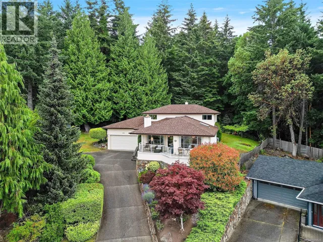 4802 Amblewood Dr, Saanich, British Columbia V8Y2S3