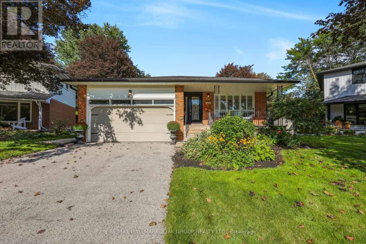 93 JULIA COURT, Newmarket (Central Newmarket), Ontario L3Y4T7