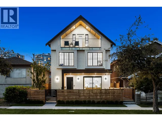 1 2211 MANNERING AVENUE, Vancouver, British Columbia V5N3C5
