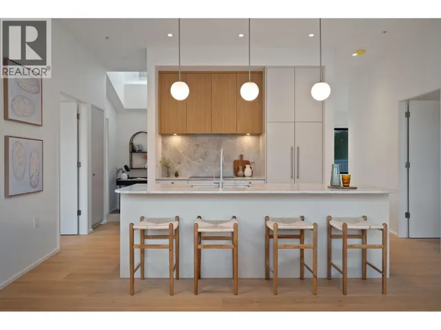 166 E 38TH AVENUE, Vancouver, British Columbia V5W1H1