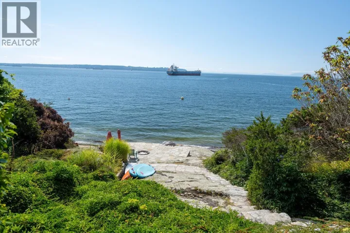 4052 MARINE DRIVE, West Vancouver, British Columbia V7V1N6