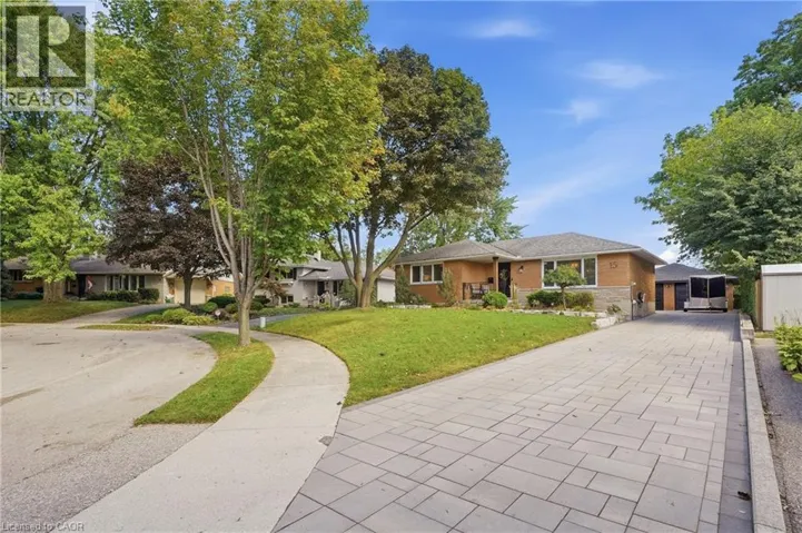 15 LINTON Place, Kitchener, Ontario N2B2K1