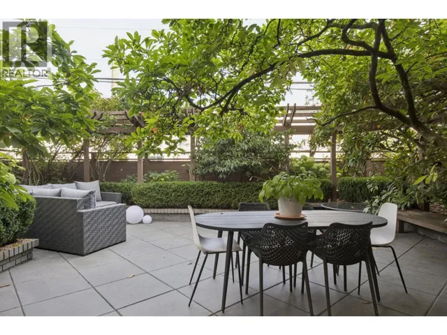 104 2211 WEST 2ND AVE, Vancouver, British Columbia V6K1H8