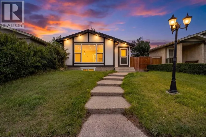 124 Castlebrook Road NE, Calgary, Alberta T3J1R1